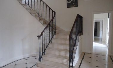 Venta con Renta  Imponente Casa en Lomas de San Isidro 10 ambientes