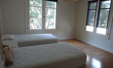Venta con Renta  Imponente Casa en Lomas de San Isidro 10 ambientes