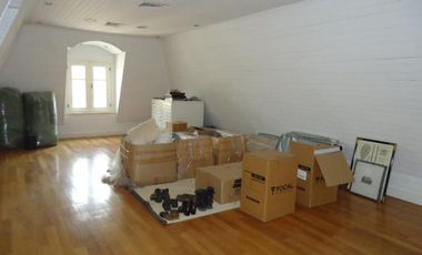 Venta con Renta  Imponente Casa en Lomas de San Isidro 10 ambientes