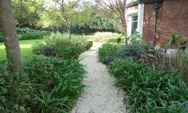 Venta con Renta  Imponente Casa en Lomas de San Isidro 10 ambientes