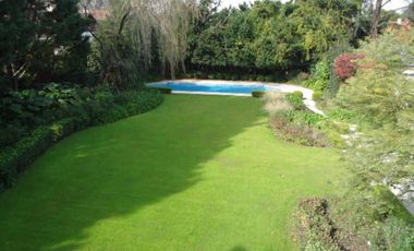 Venta con Renta  Imponente Casa en Lomas de San Isidro 10 ambientes