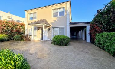 Casa en Altos de Hudson I