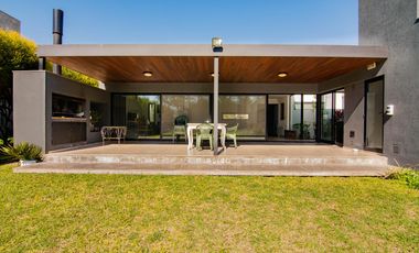 VENTA | Casa 3 dormitorios - Puerto Roldán