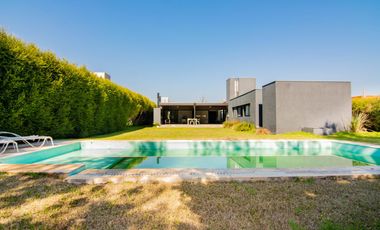 VENTA | Casa 3 dormitorios - Puerto Roldán