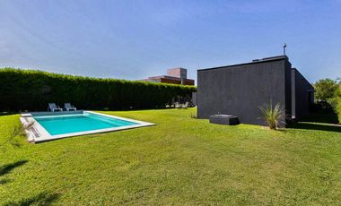 VENTA | Casa 3 dormitorios - Puerto Roldán