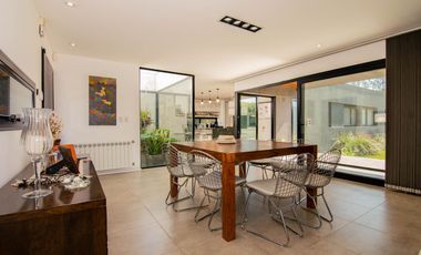 VENTA | Casa 3 dormitorios - Puerto Roldán