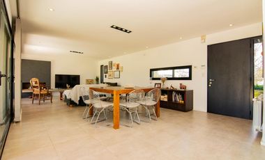 VENTA | Casa 3 dormitorios - Puerto Roldán