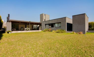 VENTA | Casa 3 dormitorios - Puerto Roldán