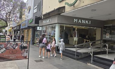 Local sobre Cabildo entre Pampa y Sucre - alquiler o venta