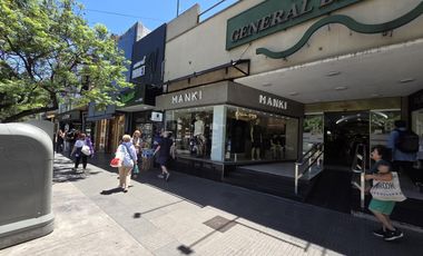 Local sobre Cabildo entre Pampa y Sucre - alquiler o venta