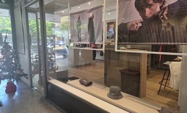 Local sobre Cabildo entre Pampa y Sucre - alquiler o venta