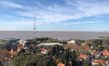 Departamento de 5 ambientes con cochera y dependencia de servicio en venta en La Lucila