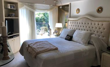 Departamento de 5 ambientes con cochera y dependencia de servicio en venta en La Lucila