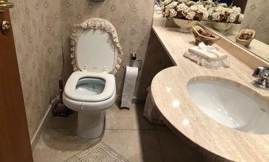 Departamento de 5 ambientes con cochera y dependencia de servicio en venta en La Lucila