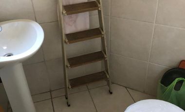 Departamento de 5 ambientes con cochera y dependencia de servicio en venta en La Lucila