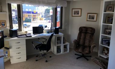 Departamento de 5 ambientes con cochera y dependencia de servicio en venta en La Lucila