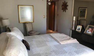 Departamento de 5 ambientes con cochera y dependencia de servicio en venta en La Lucila