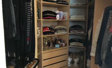 Departamento de 5 ambientes con cochera y dependencia de servicio en venta en La Lucila