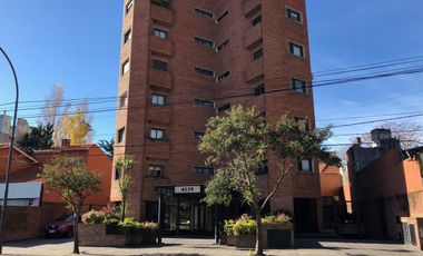 Departamento de 5 ambientes con cochera y dependencia de servicio en venta en La Lucila