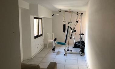 Departamento de 5 ambientes con cochera y dependencia de servicio en venta en La Lucila