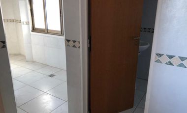 Departamento de 5 ambientes con cochera y dependencia de servicio en venta en La Lucila