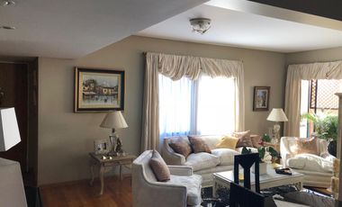 Departamento de 5 ambientes con cochera y dependencia de servicio en venta en La Lucila