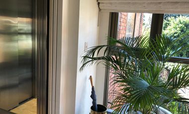 Departamento de 5 ambientes con cochera y dependencia de servicio en venta en La Lucila