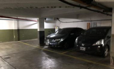 Departamento de 5 ambientes con cochera y dependencia de servicio en venta en La Lucila