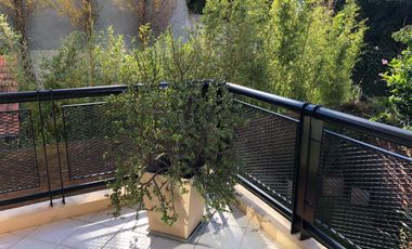 Departamento de 5 ambientes con cochera y dependencia de servicio en venta en La Lucila