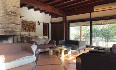 Casa en venta-Los Naranjos-2.900m Lote-Pileta-5 Amb.