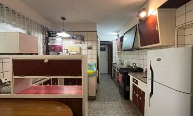 Casa en venta-Los Naranjos-2.900m Lote-Pileta-5 Amb.