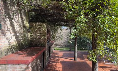 Casa en venta-Los Naranjos-2.900m Lote-Pileta-5 Amb.