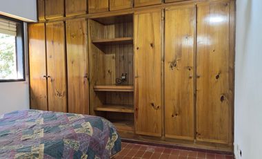 Casa en venta-Los Naranjos-2.900m Lote-Pileta-5 Amb.