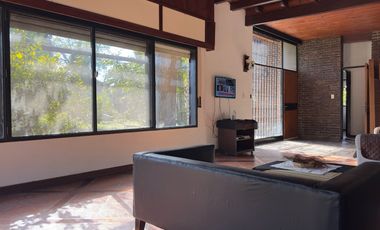 Casa en venta-Los Naranjos-2.900m Lote-Pileta-5 Amb.