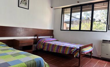 Casa en venta-Los Naranjos-2.900m Lote-Pileta-5 Amb.