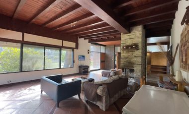 Casa en venta-Los Naranjos-2.900m Lote-Pileta-5 Amb.