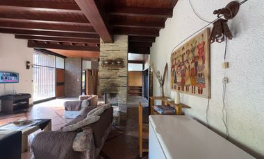 Casa en venta-Los Naranjos-2.900m Lote-Pileta-5 Amb.