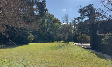 Casa en venta-Los Naranjos-2.900m Lote-Pileta-5 Amb.