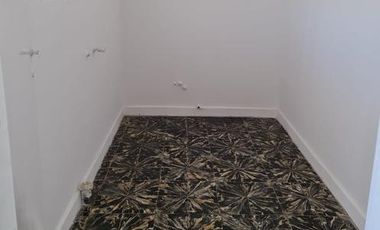 RETASADO. Amplio departamento (tipo casa) de 4 AMB en excelente ubicación.-Banfield E