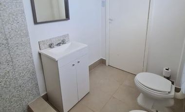 RETASADO. Amplio departamento (tipo casa) de 4 AMB en excelente ubicación.-Banfield E