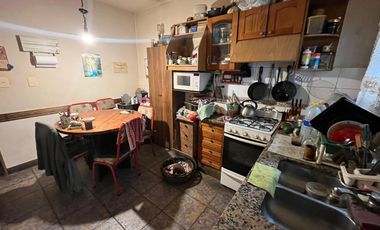 Se vende casa con dos dormitorios en Olivos