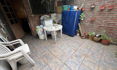 Se vende casa con dos dormitorios en Olivos