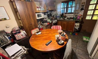 Se vende casa con dos dormitorios en Olivos