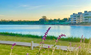 DEPARTAMENTO DE 2 AMBIENTES EN LAGOON PILAR CON TERRAZA  HERMOSA VISTA A LA LAGUNA