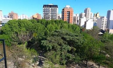 Hermoso dúplex frente a Plaza Conesa con vista única!!