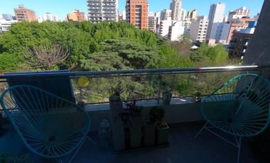 Hermoso dúplex frente a Plaza Conesa con vista única!!