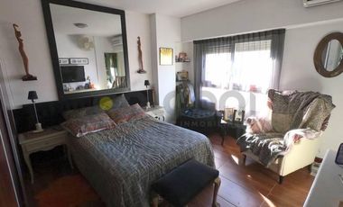 Hermoso dúplex frente a Plaza Conesa con vista única!!