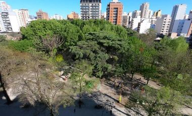 Hermoso dúplex frente a Plaza Conesa con vista única!!
