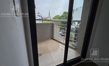 Depto en ALQUILER - 1 dormitorio y 2 balcones al frente