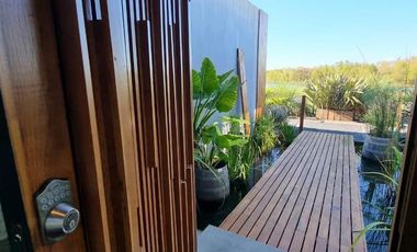 VENTA CASA  EN UNA PLANTA, A LA LAGUNA CON MUELLE PROPIO, PUERTOS DEL LAGO